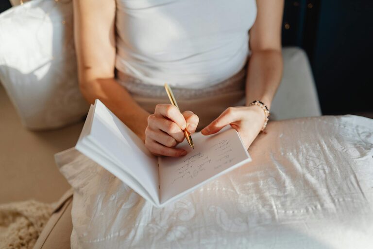 How to Start a Gratitude Journal for a Happier Life